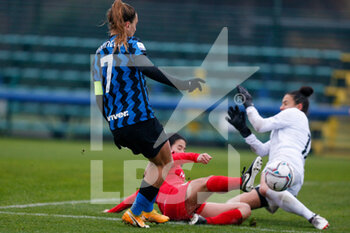 2020-12-06 - Gloria Marinelli (FC Internazionale) goal opportunity stopped by Shino Kunisawa (San Marino Academy) - FC INTERNAZIONALE VS SAN MARINO ACADEMY - ITALIAN SERIE A WOMEN - SOCCER