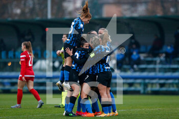 2020-12-06 - Stefania Tarenzi (FC Internazionale) celebrates with her teammates after scoring the second goal of the match - FC INTERNAZIONALE VS SAN MARINO ACADEMY - ITALIAN SERIE A WOMEN - SOCCER