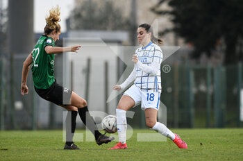 2020-12-12 - Marta Pandini (FC Internazionale) in azione contrastata da Tamar Dongus (Florentia Sangimignano) - FLORENTIA SAN GIMIGNANO VS INTER - ITALIAN SERIE A WOMEN - SOCCER