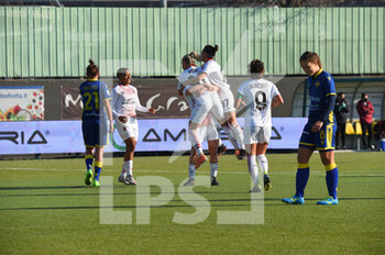 2021-01-16 - Milan players celebrate after scoring a goal - HELLAS VERONA WOMEN VS AC MILAN - ITALIAN SERIE A WOMEN - SOCCER
