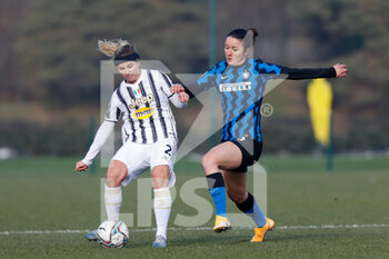2021-01-17 - Tuija Annika Hyyrynen (Juventus FC) and Eva Bartonova (FC Internazionale) contrast over ball possess - FC INTERNAZIONALE VS JUVENTUS WOMEN - ITALIAN SERIE A WOMEN - SOCCER
