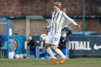 2021-01-17 - Lina Mona Hurtig (Juventus FC) stops the ball - FC INTERNAZIONALE VS JUVENTUS WOMEN - ITALIAN SERIE A WOMEN - SOCCER