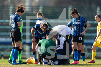 2021-02-27 - Stefania Tarenzi (FC Internazionale) injury - FC INTERNAZIONALE VS HELLAS VERONA WOMEN - ITALIAN SERIE A WOMEN - SOCCER