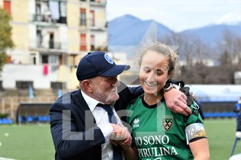 2021-03-20 - Pistolesi the Napoli coach congratulates the captain of the Florentia Dongus - NAPOLI FEMMINILE VS FLORENTIA SAN GIMIGNANO - ITALIAN SERIE A WOMEN - SOCCER