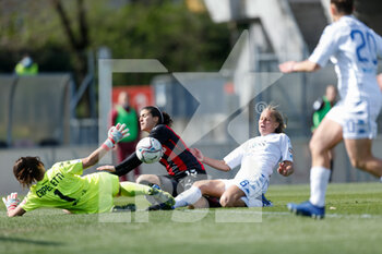 2021-03-21 - Federica Rizza (AC Milan) shot opposed by Anna Knol (Empoli Ladies) - AC MILAN VS EMPOLI LADIES - ITALIAN SERIE A WOMEN - SOCCER