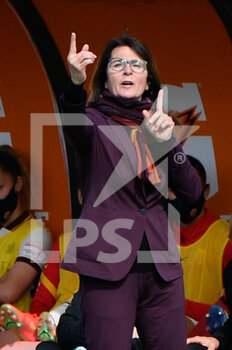 2021-03-27 - Elisabetta Bavagnoli coach of AS Roma seen in action - AS ROMA VS SAN MARINO ACADEMY - ITALIAN SERIE A WOMEN - SOCCER