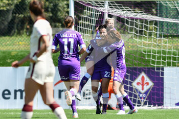 2021-04-17 - Fiorentina Femminile players celebrate after the goal - ACF FIORENTINA FEMMINILE VS AS ROMA - ITALIAN SERIE A WOMEN - SOCCER