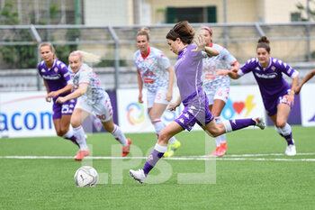 2021-05-02 - Daniela Sabatino (Fiorentina Femminile) takes the penalty - ACF FIORENTINA FEMMINILE VS PINK BARI - ITALIAN SERIE A WOMEN - SOCCER