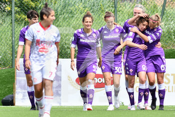 2021-05-02 - Fiorentina Femminile players celebrate after the goal - ACF FIORENTINA FEMMINILE VS PINK BARI - ITALIAN SERIE A WOMEN - SOCCER