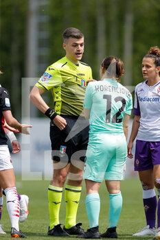 2021-05-09 - Maria Korenciova (AC Milan) protests with the referee Gianluca Grasso after being sent off - AC MILAN VS ACF FIORENTINA FEMMINILE - ITALIAN SERIE A WOMEN - SOCCER