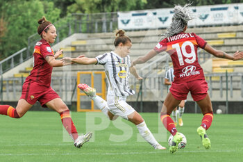 2021-05-16 - Lisa Boattin ( Juventus FC ) vs Vanessa Bernauer ( AS Roma ) and Lindsey Thomas ( AS Roma ) - ROMA WOMEN VS JUVENTUS FEMMINILE - ITALIAN SERIE A WOMEN - SOCCER