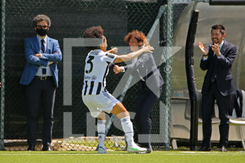 2021-05-23 - Sara Gama (Juventus Women) celebrates after the goal with Rita Guarino (Coach) - JUVENTUS FC VS INTER - FC INTERNAZIONALE - ITALIAN SERIE A WOMEN - SOCCER