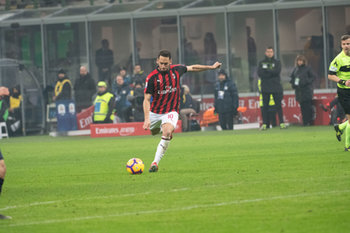 2019-02-10 - Calhanoglu durante la partita di calcio SeriaA Italia Milan Vs Cagliari - MILAN VS CAGLIARI - ITALIAN SERIE A - SOCCER