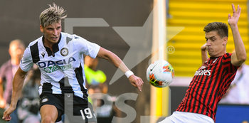 2019-08-25 - Jens Stryger Larsen dell’Udinese è contrastato da Krzysztof Piatek del Milan. - UDINESE VS MILAN - ITALIAN SERIE A - SOCCER