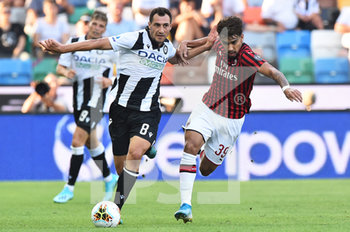 2019-08-25 - Mato Jajalo dell’Udinese contrastato da ILucas Paquetà dell Milan. - UDINESE VS MILAN - ITALIAN SERIE A - SOCCER