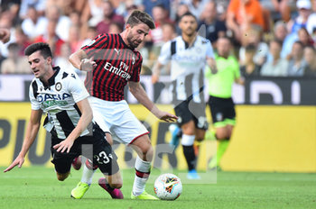 2019-08-25 - Fabio Borini del Milan contrastato da Ignacio Pussetto dell’Udinese - UDINESE VS MILAN - ITALIAN SERIE A - SOCCER