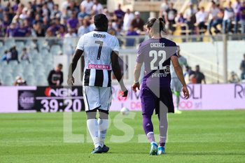 2019-10-06 - Martin Caceres (Fiorentina) e Stefano Okaka (Udinese) - FIORENTINA VS UDINESE - ITALIAN SERIE A - SOCCER