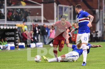 2019-10-20 - Justin Kluivert (Roma), Andrea Bertolacci (Sampdoria) - SAMPDORIA VS ROMA - ITALIAN SERIE A - SOCCER