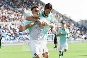 2019-10-20 - L'esultanza di Lautao Martinez abbracciato da Galgliardini dopo il quarto gol - SASSUOLO VS INTER - ITALIAN SERIE A - SOCCER
