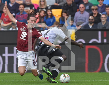 2019-10-20 - Nicholas Opoku dell'Udinese contrastato da Diego Laxalt del Torino. - UDINESE VS TORINO - ITALIAN SERIE A - SOCCER