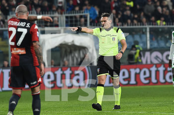 2020-01-05 - L'arbitro Irrati, indica il dischetto, assegnando il calcio di rigore Genoa - GENOA VS SASSUOLO - ITALIAN SERIE A - SOCCER