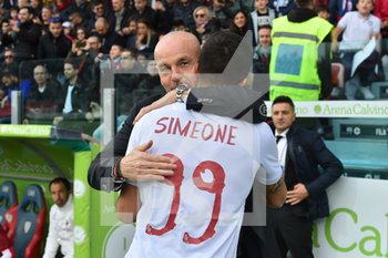 2020-01-11 - Stefano Pioli of AC Milan, Giovanni Simeone of Cagliari Calcio - CAGLIARI VS MILAN - ITALIAN SERIE A - SOCCER