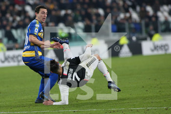 2020-01-19 - Matteo Darmian (Parma) su Cristiano Ronaldo (JUVENTUS) - JUVENTUS VS PARMA - ITALIAN SERIE A - SOCCER