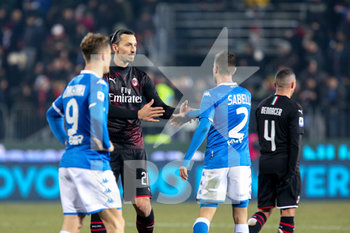 2020-01-24 - Zlatan Ibrahimovic (Milan) e Stefano Sabelli (Brescia) - BRESCIA VS MILAN - ITALIAN SERIE A - SOCCER