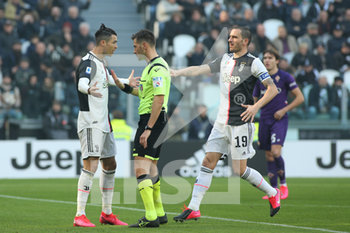2020-02-02 - 7 Cristiano Ronaldo (JUVENTUS) e 19 Leonardo Bonucci (JUVENTUS) con l'arbitro Pasqua - JUVENTUS VS FIORENTINA - ITALIAN SERIE A - SOCCER