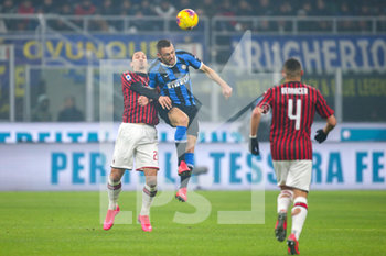 2020-02-09 - Stefan de Vrij (Inter) e Zlatan Ibrahimovic (Milan) - INTER VS MILAN - ITALIAN SERIE A - SOCCER