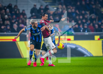 2020-02-09 - Stefan de Vrij of FC Internazionale and Zlatan Ibrahimovic of AC Milan - INTER VS MILAN - ITALIAN SERIE A - SOCCER