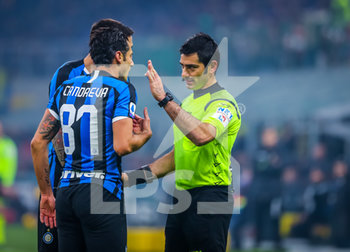 2020-02-09 - Antonio Candreva of FC Internazionale discusses with referee - INTER VS MILAN - ITALIAN SERIE A - SOCCER