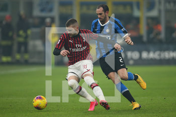 2020-02-09 - Ante Rebic (Milan) contrastato da Diego Godin (Inter) - INTER VS MILAN - ITALIAN SERIE A - SOCCER