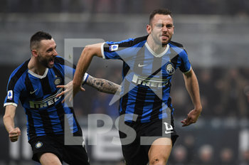 2020-02-09 - L'esultanza di Setfan De Vriij (Inter) dopo il gol del 3-2 - INTER VS MILAN - ITALIAN SERIE A - SOCCER