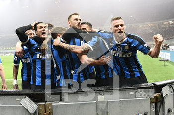 2020-02-09 - L'esultanza di Setfan De Vriij (Inter) dopo il gol vittoria del 3-2 - INTER VS MILAN - ITALIAN SERIE A - SOCCER
