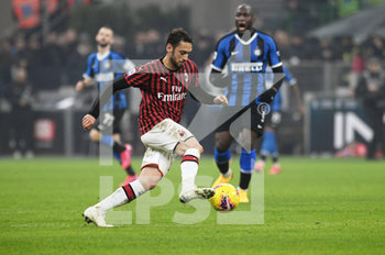 2020-02-09 - Hakan Calhanoglu (Milan) in azione - INTER VS MILAN - ITALIAN SERIE A - SOCCER