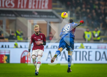 2020-02-17 - Salvatore Sirigu of Torino FC and Samu Castillejo of AC Milan during the Serie A 2019/20 match between AC Milan vs Torino FC at the San Siro Stadium, Milan, Italy on February 17, 2020 - Photo Fabrizio Carabelli - MILAN VS TORINO - ITALIAN SERIE A - SOCCER