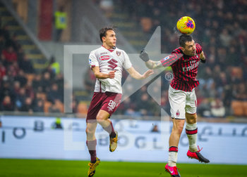 2020-02-17 - Alessio Romagnoli of AC Milan fights for the ball against Simone Edera of Torino FC during the Serie A 2019/20 match between AC Milan vs Torino FC at the San Siro Stadium, Milan, Italy on February 17, 2020 - Photo Fabrizio Carabelli - MILAN VS TORINO - ITALIAN SERIE A - SOCCER