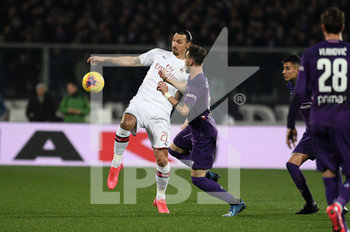 2020-02-22 - Zlatan Ibrahimovic (Milan) e Gaetano Castrovilli (Fiorentina) - FIORENTINA VS MILAN - ITALIAN SERIE A - SOCCER