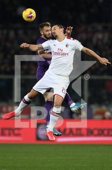 2020-02-22 - Zlatan Ibrahimovic (Milan) e German Pezzella (Fiorentina) - FIORENTINA VS MILAN - ITALIAN SERIE A - SOCCER