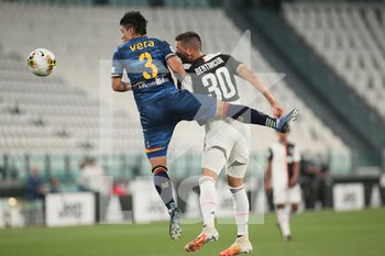 2020-06-26 - 30 Rodrigo Bentancur (Juventus) vs Brayan Vera (Lecce) - JUVENTUS VS LECCE - ITALIAN SERIE A - SOCCER