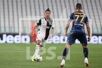 2020-06-26 - 7 Cristiano Ronaldo (JUVENTUS) vs Panagiotis Tachsidis (Lecce) - JUVENTUS VS LECCE - ITALIAN SERIE A - SOCCER