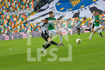 2020-06-28 - Kevin Lasagna (Udinese Calcio) kick of goal - UDINESE VS ATALANTA - ITALIAN SERIE A - SOCCER