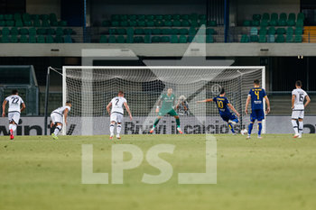 2020-07-01 - Samuel Di Carmine (Hellas Verona) gol su rigore - HELLAS VERONA VS PARMA - ITALIAN SERIE A - SOCCER
