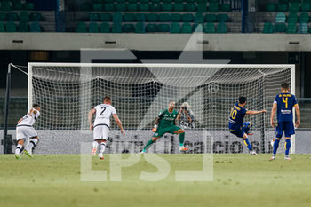 2020-07-01 - Samuel Di Carmine (Hellas Verona) gol su rigore - HELLAS VERONA VS PARMA - ITALIAN SERIE A - SOCCER
