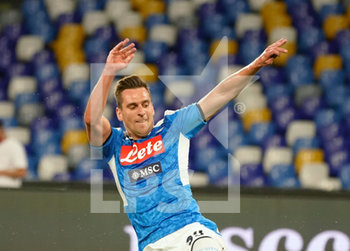 2020-07-05 - Arkadiusz Milik of Napoli in action during match Serie A TIM between SSC Napoli and AS Roma on July 05 2020 in Naples (Italy) at San Paolo Stadium Photo LPS/MARCO IORIO - NAPOLI VS ROMA - ITALIAN SERIE A - SOCCER