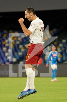2020-07-05 - Henrikh Mkhitaryan of Roma celebrates after scoring his first gol during match Serie A TIM between SSC Napoli and AS Roma on July 05 2020 in Naples (Italy) at San Paolo Stadium Photo LPS/MARCO IORIO - NAPOLI VS ROMA - ITALIAN SERIE A - SOCCER