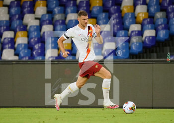 2020-07-05 - Edin Dzeko of Roma in action during match Serie A TIM between SSC Napoli and AS Roma on July 05 2020 in Naples (Italy) at San Paolo Stadium Photo LPS/MARCO IORIO - NAPOLI VS ROMA - ITALIAN SERIE A - SOCCER