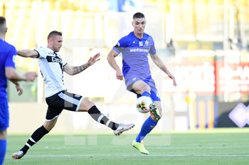 2020-07-05 - Nikola Milenkovic of ACF Fiorentina in action against Jasmin Kurtic of Parma Calcio - PARMA VS FIORENTINA - ITALIAN SERIE A - SOCCER