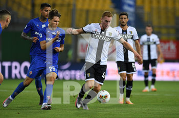 2020-07-05 - Dejan Kulusevski of Parma Calcio in action against Federico Chiesa of ACF Fiorentina  - PARMA VS FIORENTINA - ITALIAN SERIE A - SOCCER